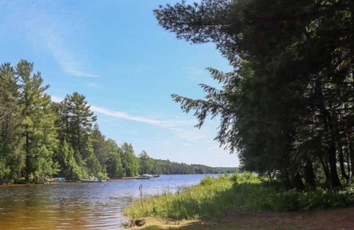 Algonquin Highlands Cabaña | Boshkung Beach Paradise - Luxury 5BR Waterfront Cottage w/ Amazing Views