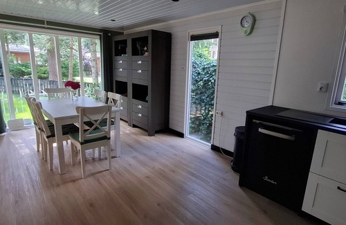 Municipality of Elburg Chalet De Esquí | Bospark Veluwe Heerlijk Genieten. Chalet is Ruim, Heeft Airco en Omheinde Tuin