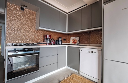 Bahcelievler Apartamento | Bosphorus View with 2 bedrooms and WiFi, AC, Elevator