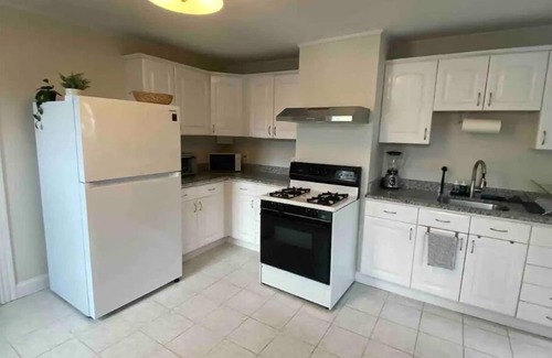 Ward Two Casa | Boston 2Bd Kg-Qn Bds entire unshared space near Harvard, MIT Subway w/parking