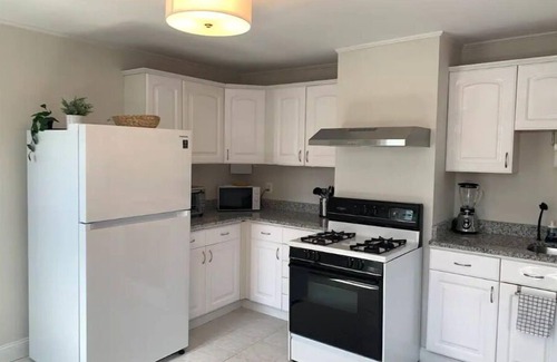 Ward Two Casa | Boston 2Bd Kg-Qn Bds entire unshared space near Harvard, MIT Subway w/parking