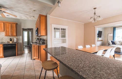 Revere Apartamento | Boston 4BD-5 min walk to Train&Beach/10min-Airport-Free Parking