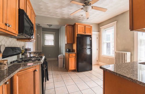 Revere Apartamento | Boston 4BD-5 min walk to Train&Beach/10min-Airport-Free Parking
