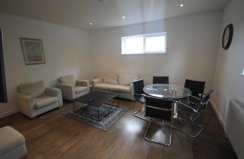 Elthorne Apartamento | Boston Place