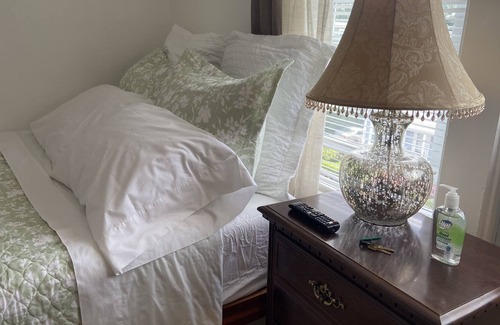 West Roxbury Apartamento | BOSTON-PRIVATE SUITE, CLEAN, QUIET, WALK TO TRAIN & BUSES IN BOSTON