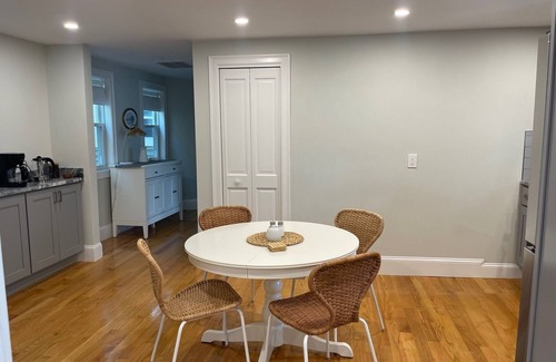 Wellington Hill Apartamento | Boston Urban Nests U2: Long Term 1 Month + Only