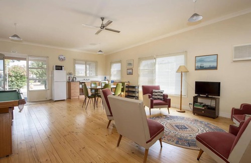 Port Germein Casa | Bosun’s at Port Germein. A Coastal Sanctuary with timeless charm.