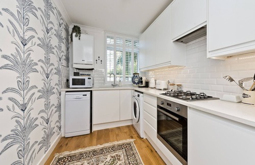Kew Apartamento | Botanical bliss by UnderTheDoormat