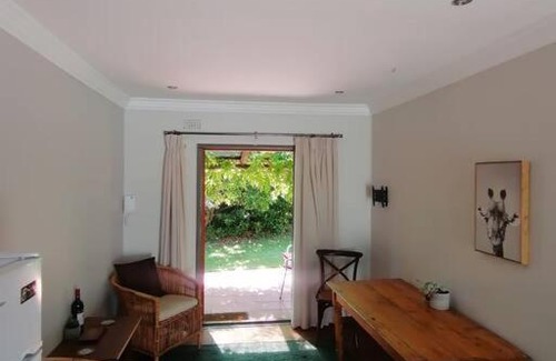 Somerset West Apartamento | Botanical garden cottage on the foot of the Helderberg