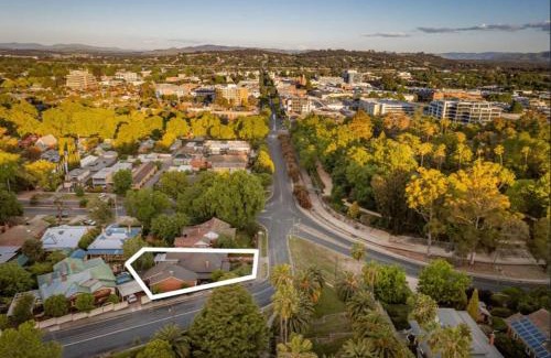 Albury Casa | Botanical gardens retreat