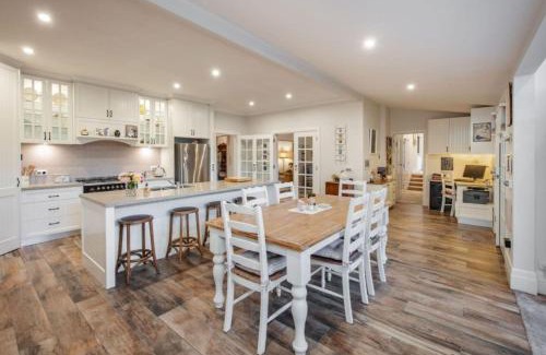 Albury Casa | Botanical gardens retreat