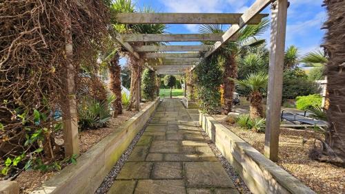 Kingsgate Casa | Botany Bay Beach House - Stunning Sea Views