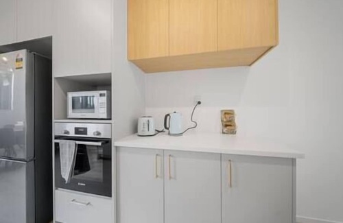 Botany Downs Casa | Botany Bliss Modern 4-Bedroom Family Escape Unit B