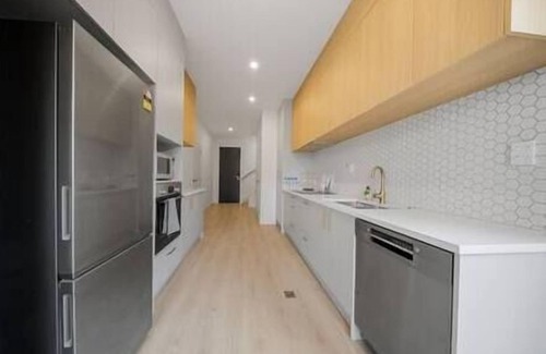 Botany Downs Casa | Botany Bliss Modern 4-Bedroom Family Escape Unit B