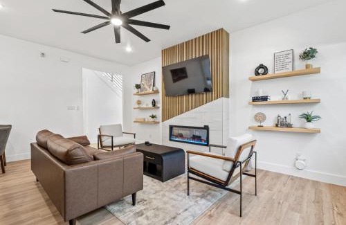 Cedar Crest Casa | Bottom District Skyline Retreat