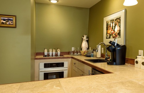 Yachting Village Hotel | Bouchard Inn & Restaurant