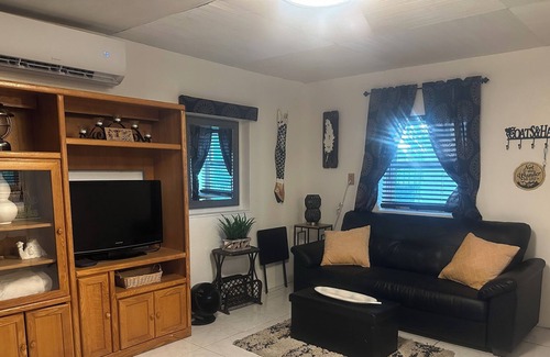 Goulds Cabaña | Bougainvillea Cottage Unit A