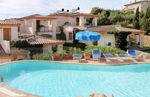 Tanaunella Apartamento | Bouganvillage by Interhome