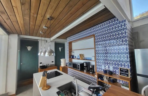 Agua Escondida Villa | Apartamento en las montañas con vista al Lago Atitlán (con acceso vehicular)