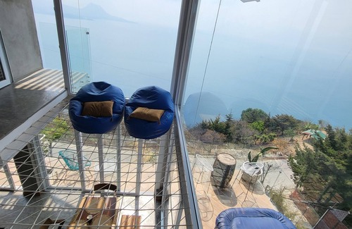 Agua Escondida Villa | Apartamento en las montañas con vista al Lago Atitlán (con acceso vehicular)