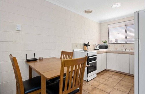 Victory Heights Casa | Boulder 3-bed, parking, garden. Ideal for hikers. Kalgoorlie Airport 1 km.