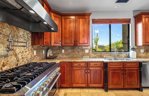 Pinnacle Peak Casa | Boulder 84 by LuxeKey | Splash Pad, Billiards, Putting Green & 360 Desert Views