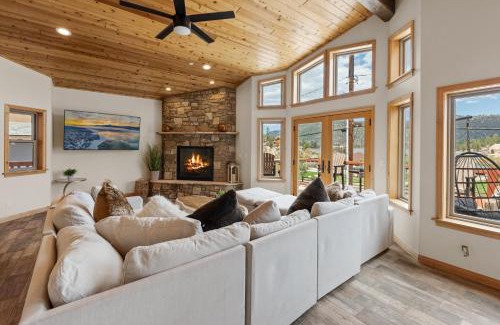Boulder Bay Chalet De Esquí | Boulder Bay Chalet Lakefront - Elegantly decorated with Hot Tub and Game Room!