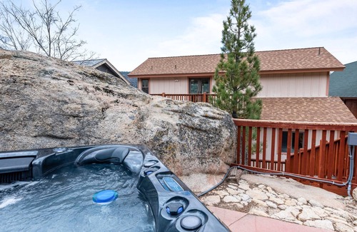 Boulder Bay Chalet De Esquí | Boulder Bay Chalet Lakefront- Elegantly Decorated With Hot Tub And Game Room! 3 Bedroom Chalet