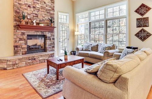 Lake Harmony Casa | Boulder Lake Access Townhome with Deck!