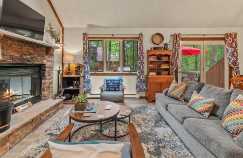 Lake Harmony Casa | Boulder Pointe by AvantStay Deck Forest Views Boulder Lake Club Passes