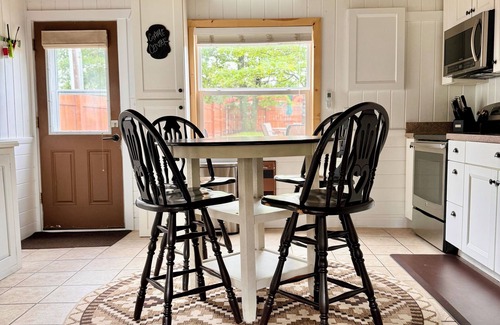 Breezy Point Cabina | ¡NUEVO! 2BR Breezy Point Cabin ✦ Distancia a pie de todo ✦
