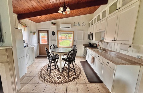 Breezy Point Cabina | ¡NUEVO! 2BR Breezy Point Cabin ✦ Distancia a pie de todo ✦