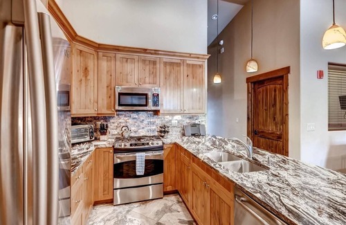 Frisco Condominio | Boulevard Bend P2 3 Bedroom Condo by RedAwning