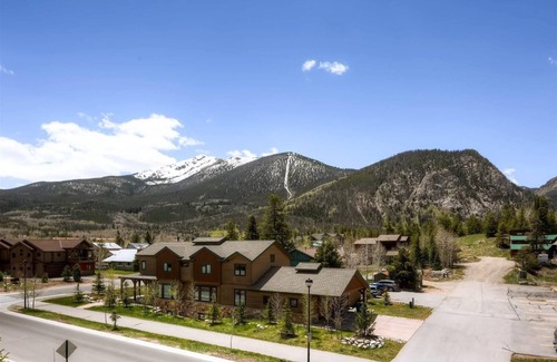 Frisco Condominio | Boulevard Bend P2 3 Bedroom Condo by RedAwning