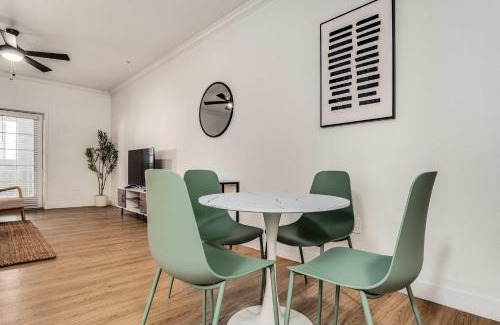 Chandler Apartamento | Boulevard Stays Quiet Modern 1BR Pickleball Pool Parking Gym 04