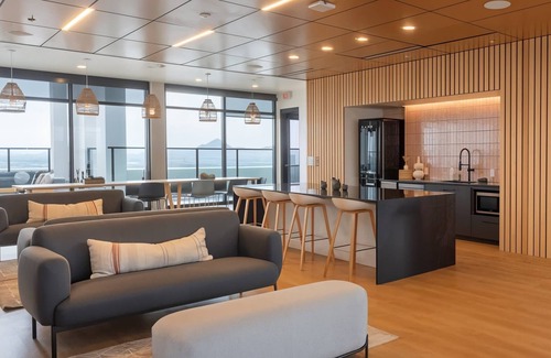 Evans Churchill Apartamento | Boulevard Stays Scenic Studio Escape Pool, Gym Access & Parking