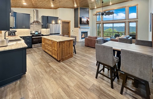 Morganton Cabina | Boundless Views - Pet Friendly | Hot Tub | Panoramic Mountain Views
