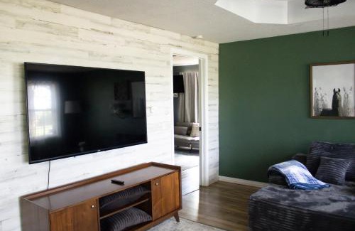 Carthage Casa | Bountiful Cabin - Hot Tub