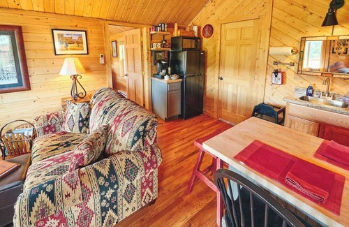 Saddlestring Cabina | Bounty of the Bighorns Cabin near Buffalo