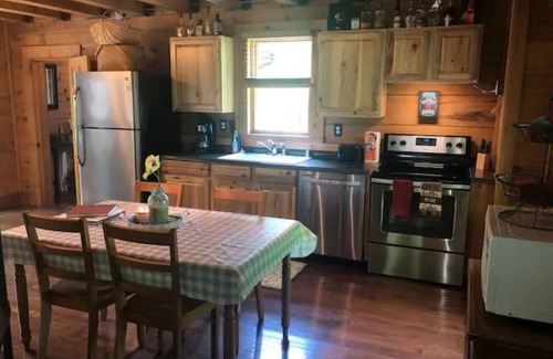Mount Eden Cabina | Bourbon Country Cabin Loft style cabin, great location to visit KY distilleries