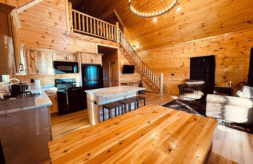 Harrodsburg Cabina | Bourbon Retreat Hot Tub-10