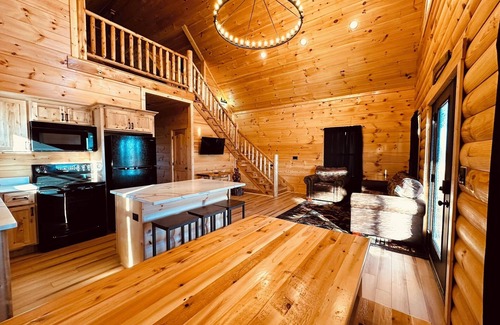 Harrodsburg Cabina | Bourbon Retreat Hot Tub-10