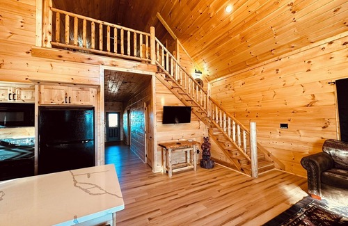 Harrodsburg Cabina | Bourbon Retreat Hot Tub-10