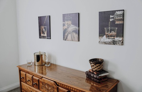 Nazareth Casa | Bourbon Themed 3-bedroom house in Bardstown