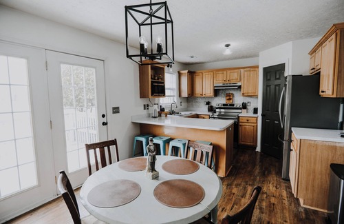 Nazareth Casa | Bourbon Themed 3-bedroom house in Bardstown