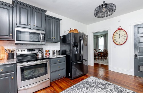 Lawrenceburg Casa | Bourbon Trail/8 mins to distilleries/Fenced Yard/Pet-Friendly/Entire House