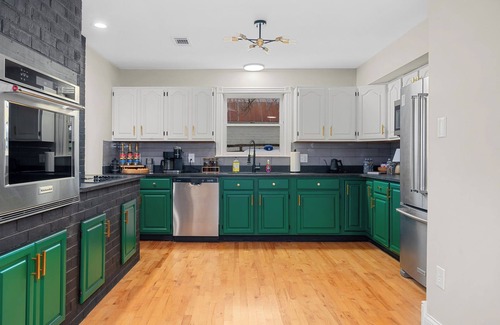 Lawrenceburg Casa | Bourbon Trail Cabin-Sleeps 10Hot Tub, Firepit