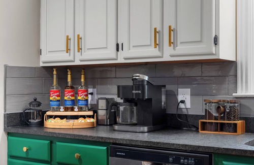 Lawrenceburg Casa | Bourbon Trail Cabin-Sleeps 10Hot Tub, Firepit