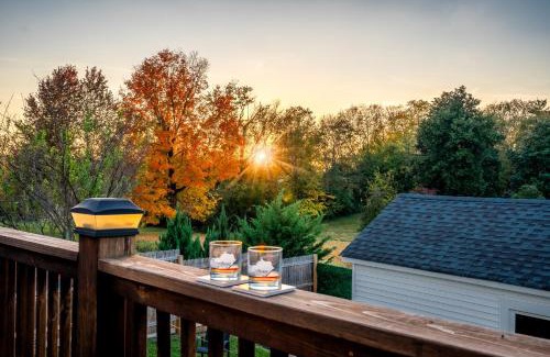 Springfield Casa | Bourbon Trail Fall Stay Hot Tub 3 King Suites in Kentucky