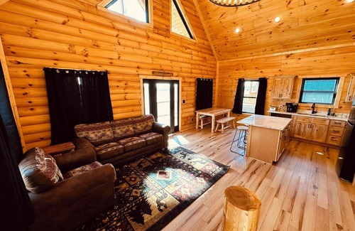 Harrodsburg Cabina | Bourbon Trail Retreat with Hot tub-8